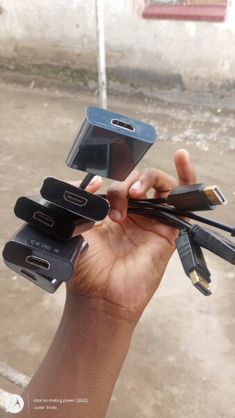 Display port to HDMI adapter