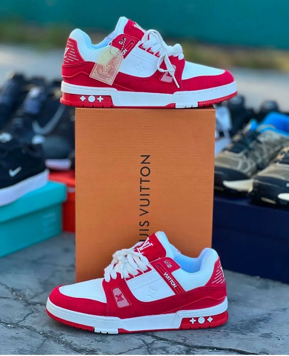 LOUIS VUITTON SNEAKER