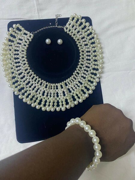 Parure perles élégante