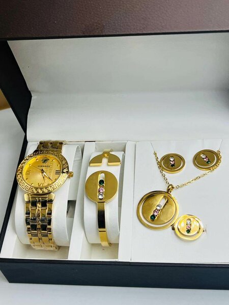 Ensemble Montre et Bijoux Dorés