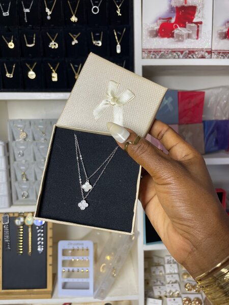 Collier élégant avec pendentifs