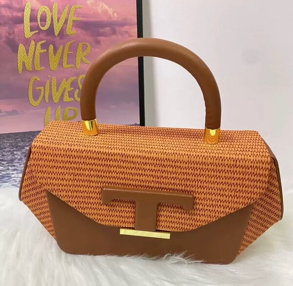 HIGH QUALITY CLUTCH BAG