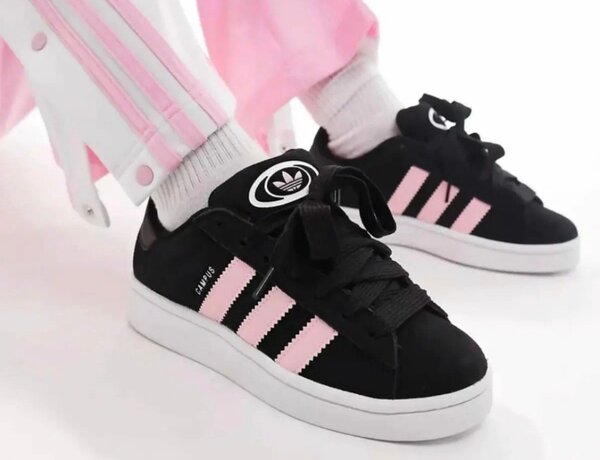 Baskets noires à rayures roses