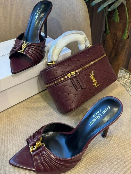 Mules à talons Saint Laurent élégantes