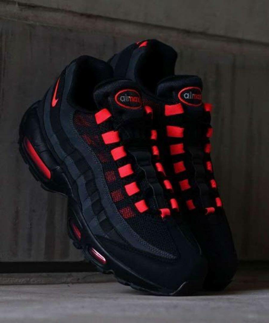 Sneakers Air Max Noirs et Rouges