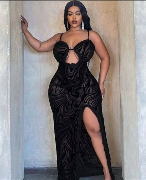 Robe noire grande taille avec motif