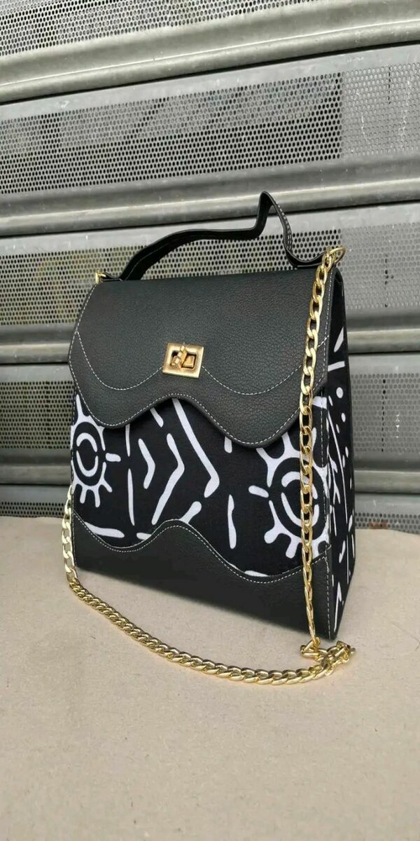 Sac à main coloré avec chaîne