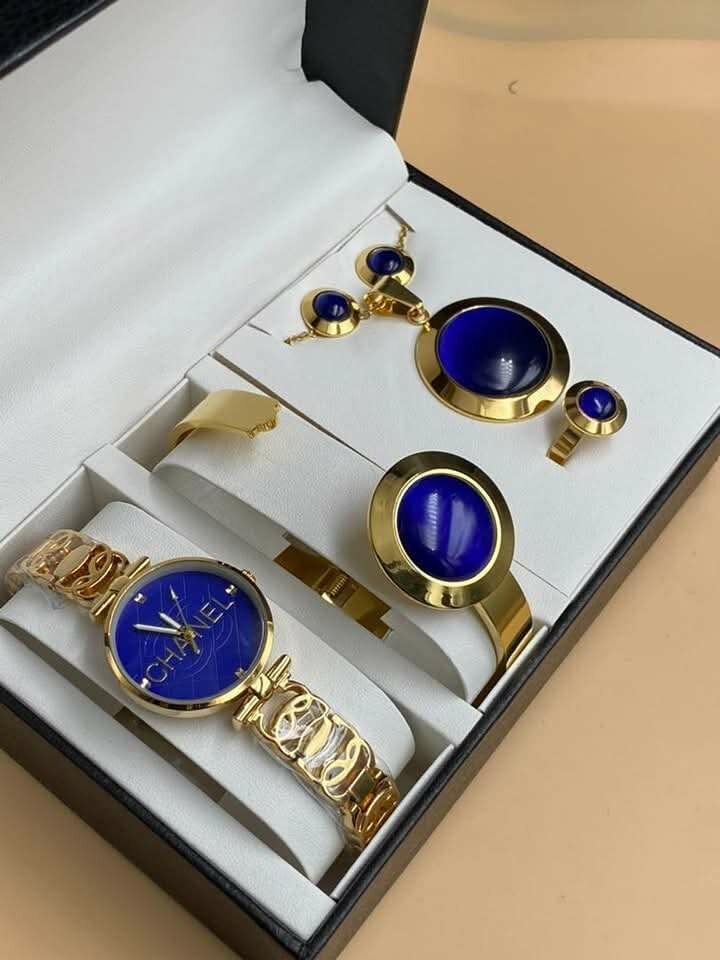 Set de Bijoux Dorés avec Montre