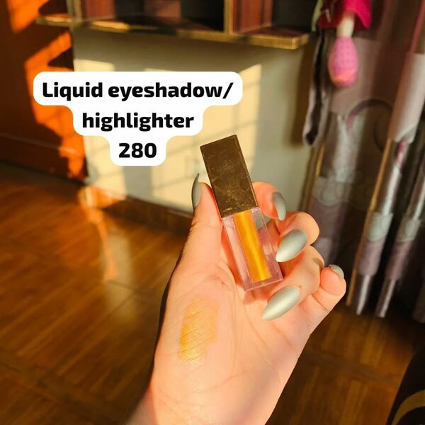Liquid eyeshadow 