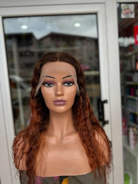 Perruque ondulée dentelle