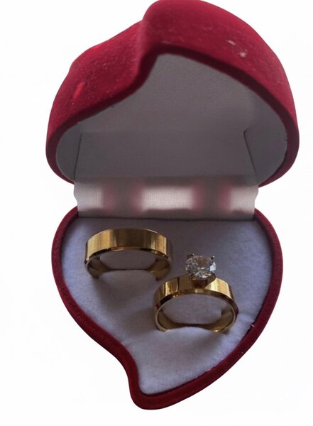 Alliances en or avec diamant