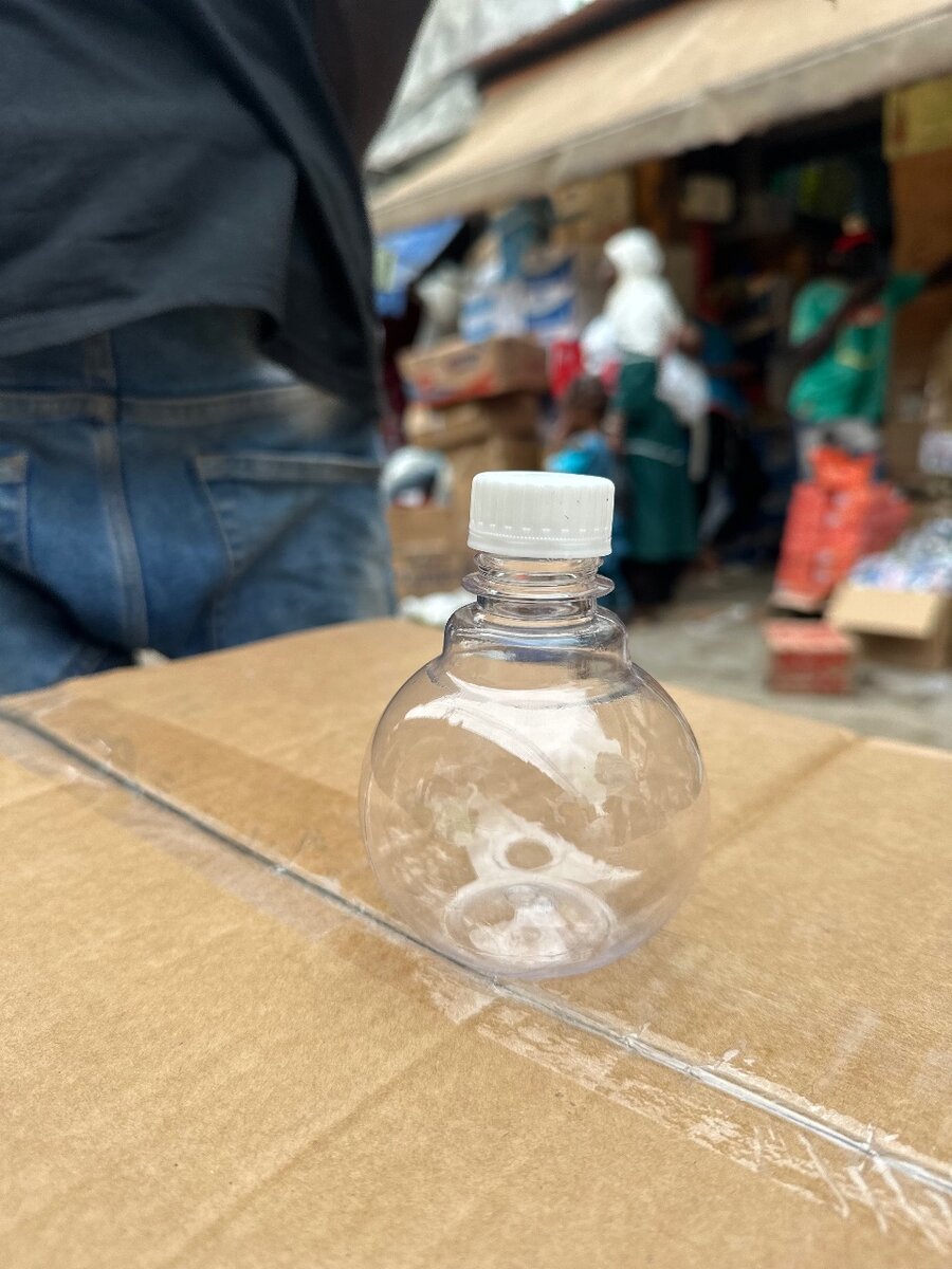 Petite bouteille ronde en plastique