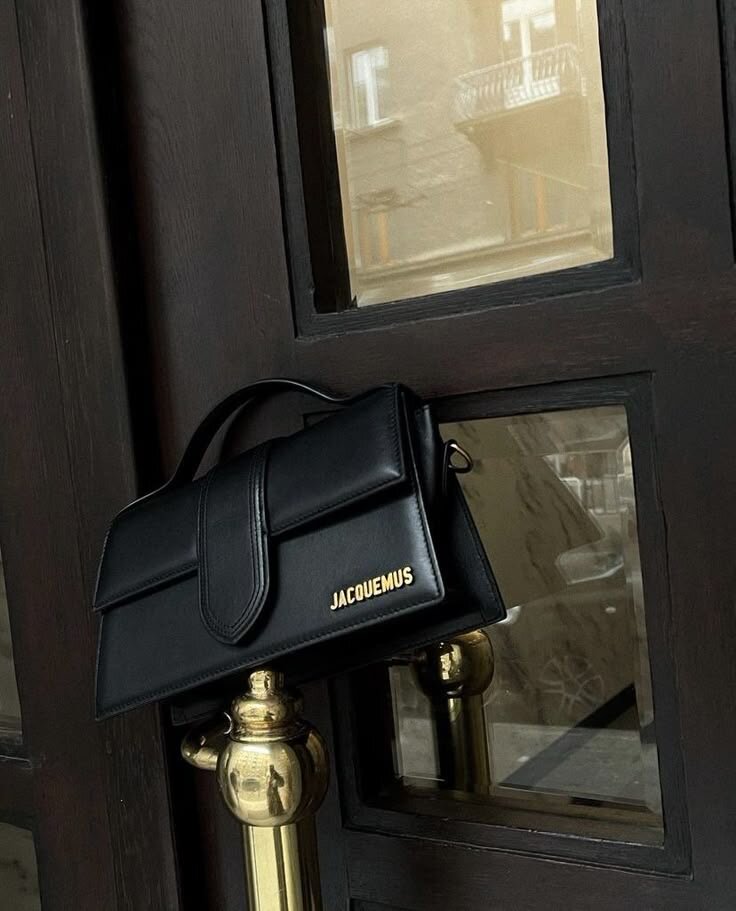 Sac à main noir élégant