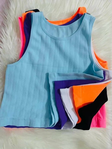 Lot de débardeurs colorés