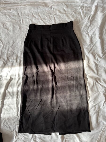 Костюм-двойка новая (жилет и юбка) S и М размеры