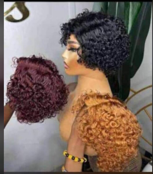 Perruques bouclées élégantes