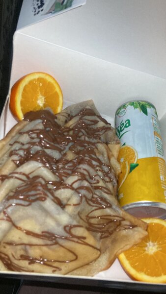 Crêpes sucrées et boisson