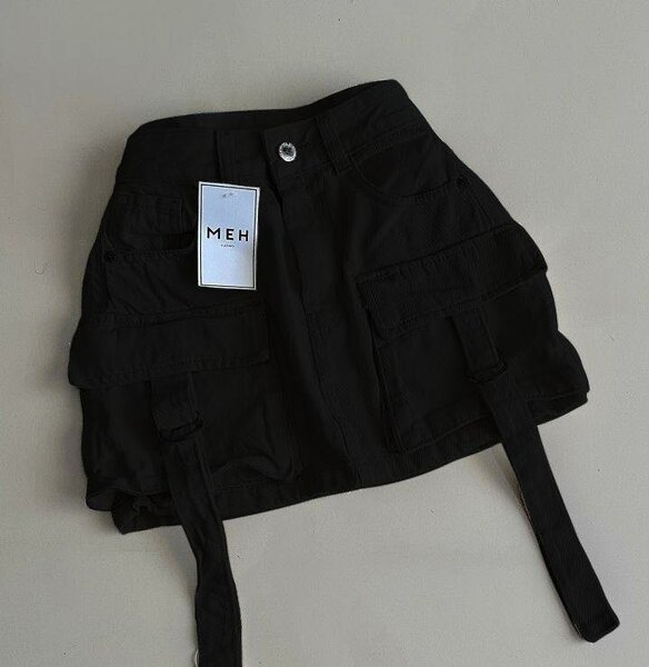 Jupe courte cargo élégante