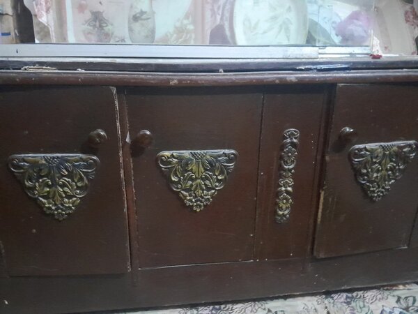 Mirror and showcase used less price and used contact me