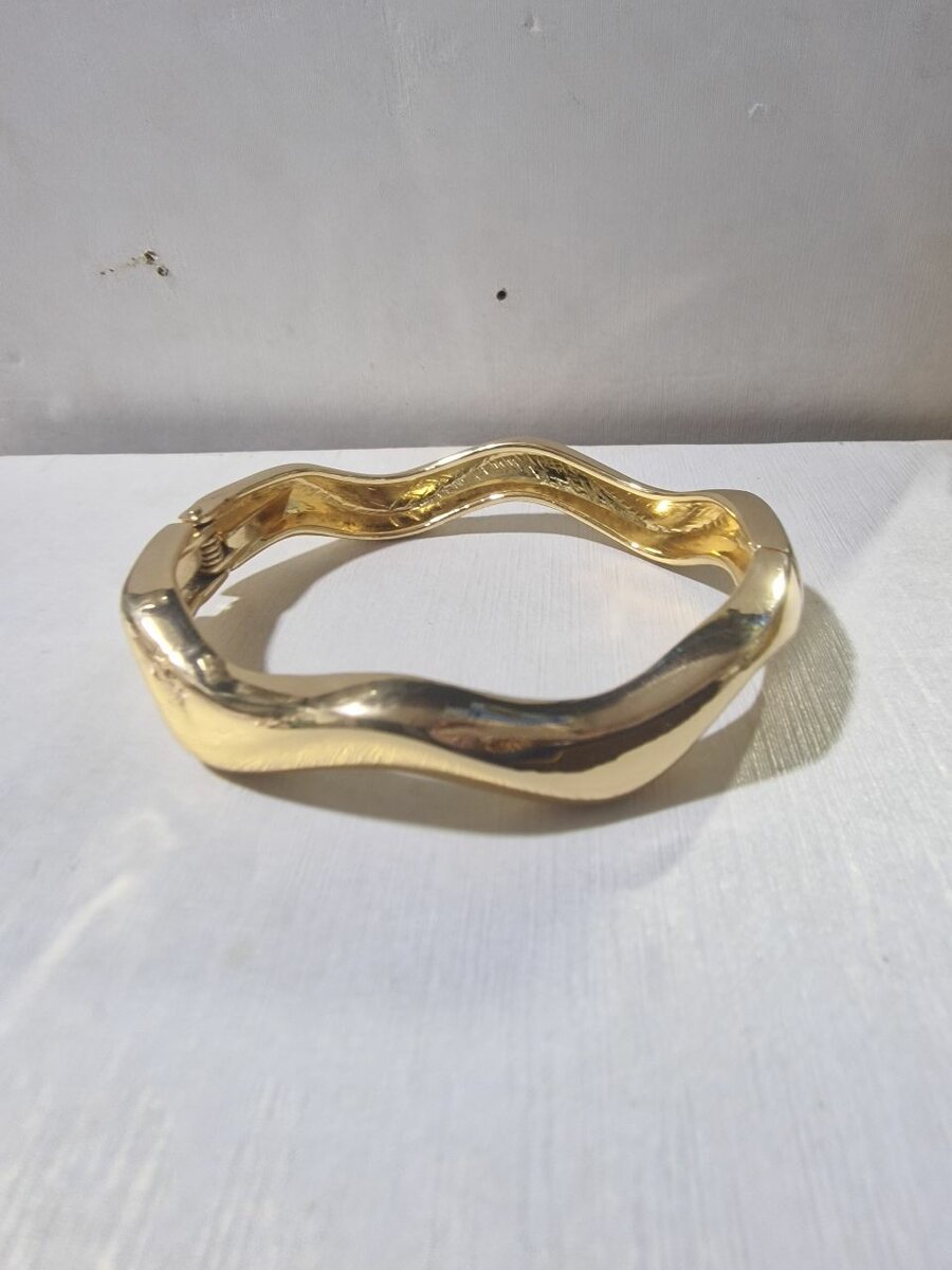 Bracelet en métal ondulé