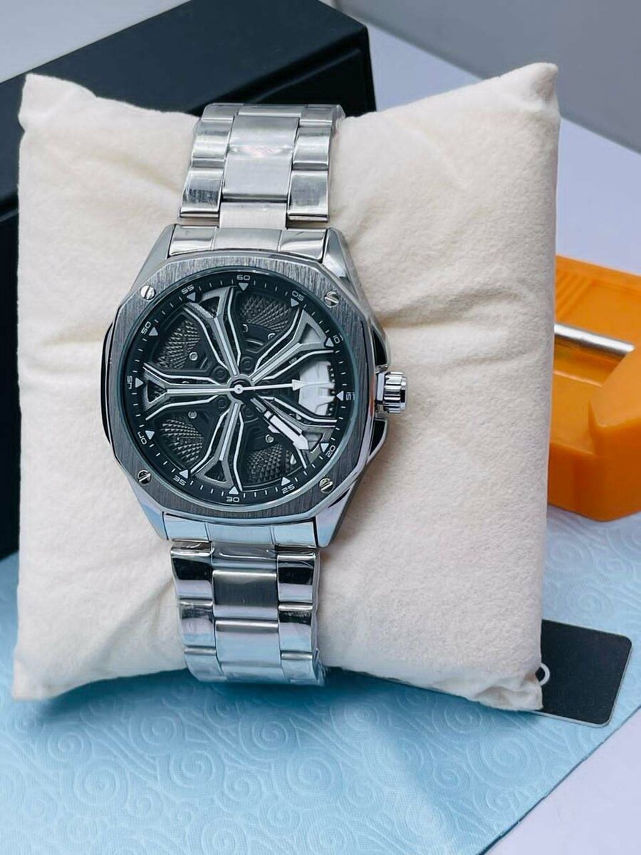 UNE MONTRE BRACELET EN FER