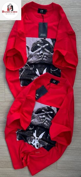 T-shirt couleur rouge imprimé
