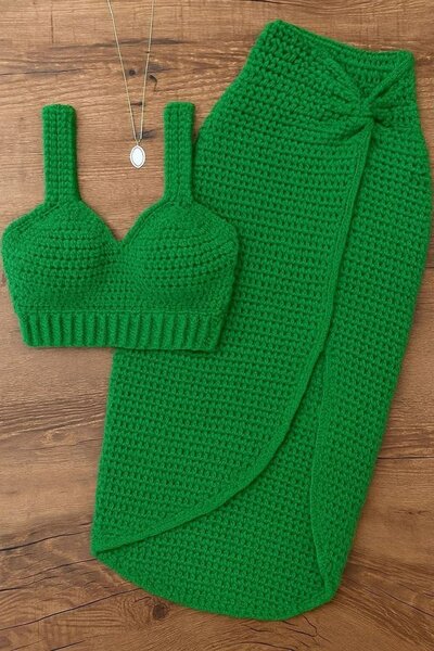 Ensemble tricoté femme : haut et jupe verte