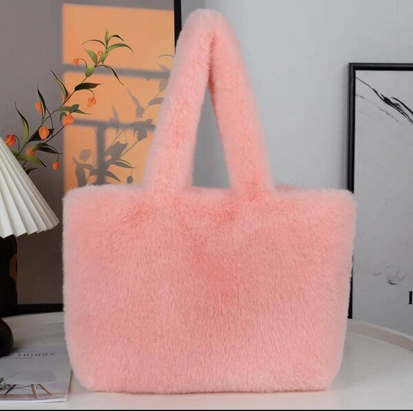 Sac fourrure rose chic