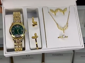 Комплект с наручными часами для женщин