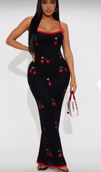 Robe longue noire cerises