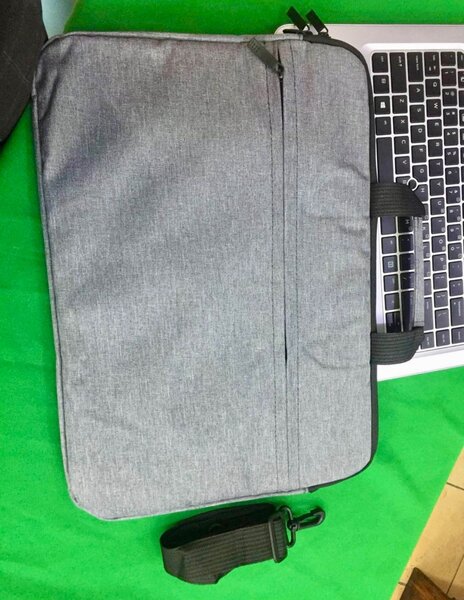 Laptop carrier bags