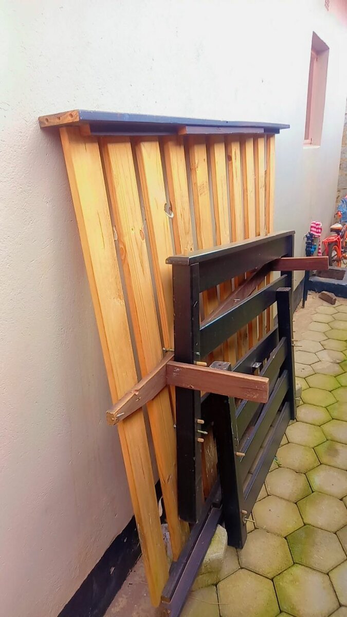 Dismantled banker beds 2 in 1 on top quater and down queen