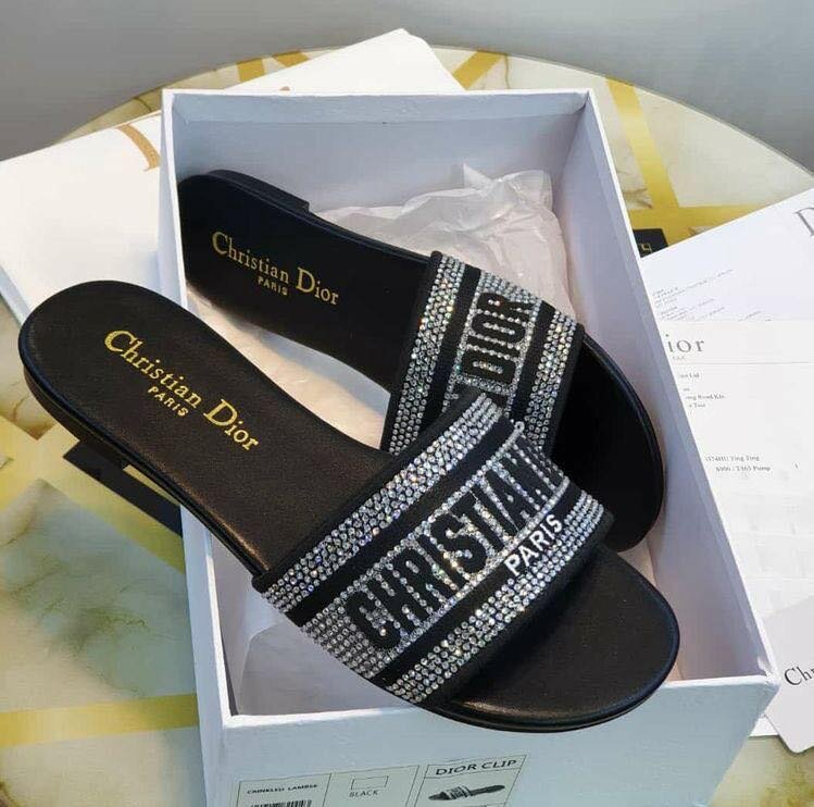 Quality stock slippers