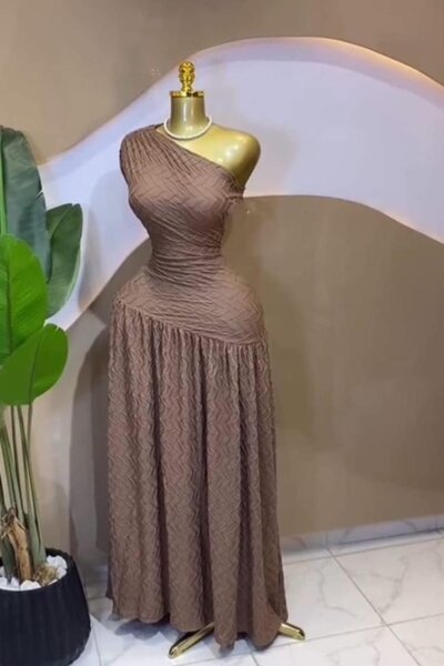 Robe longue asymétrique élégante