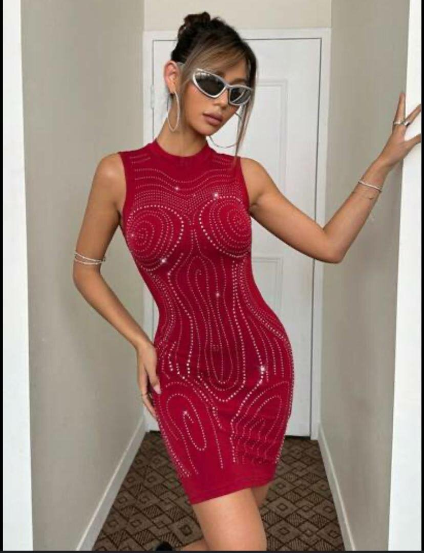 Robe moulante à strass élégante