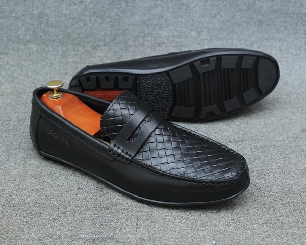 Mocassins en cuir tressé