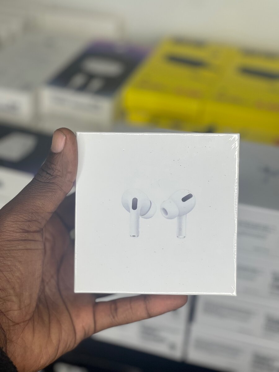 iPhone chargers/ EarPods