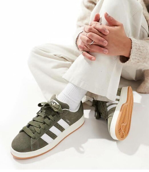 Baskets en daim vert