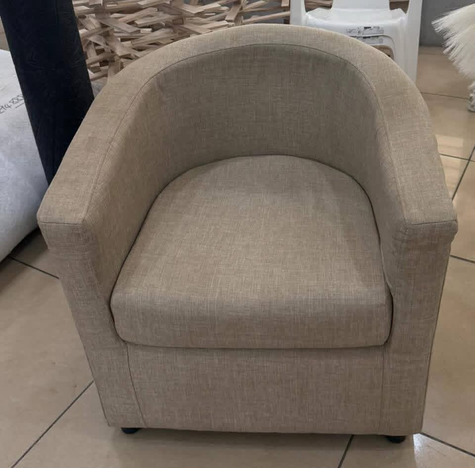 Fauteuil confortable en tissu beige