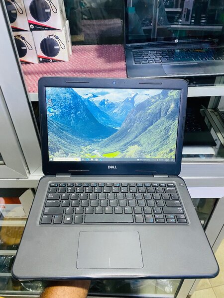 Dell latitude core i3  8th gen