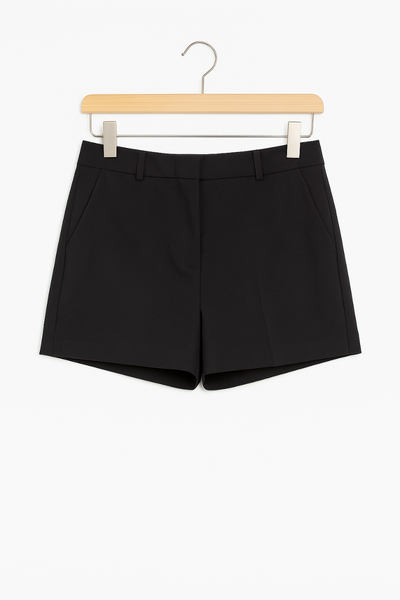 Short noir élégant femme