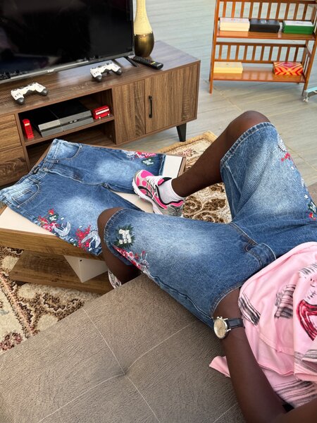 Shorts en jean avec broderie fleurie