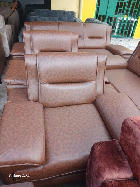 Fauteuils 7 places en similicuir marron foncé