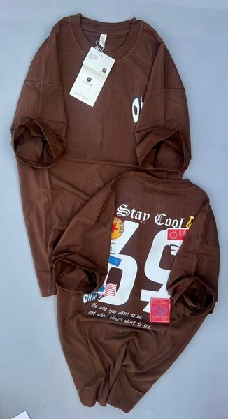 T-shirt marron graphique