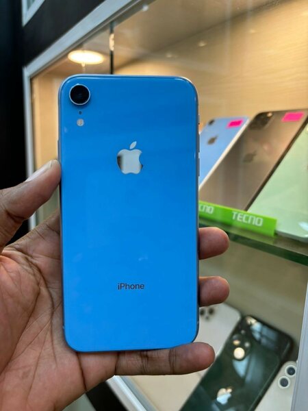 iPhone XR 64giga casineuf très propre