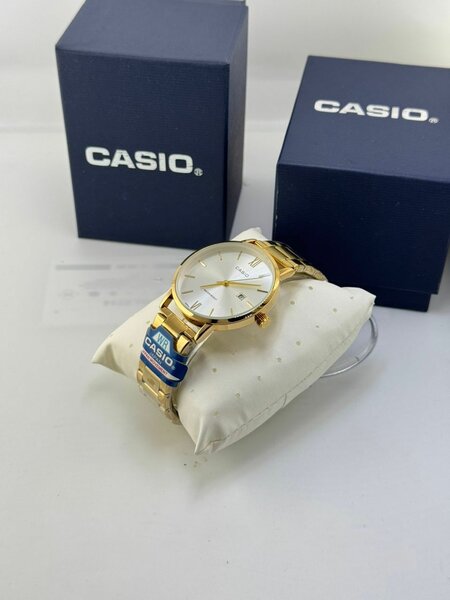 Montre Casio Dorée Élégante