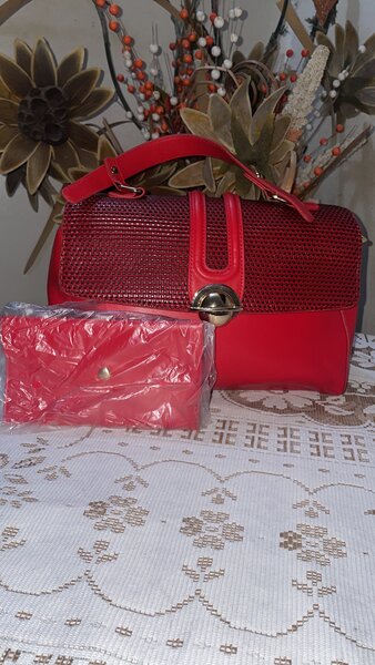 Sac à main rouge élégant