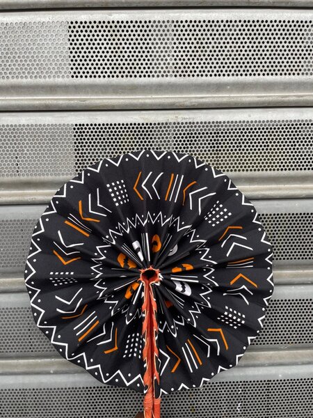 Éventail pliable en tissu