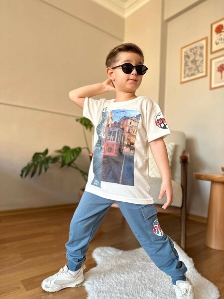 T-shirt et pantalon pour garçon