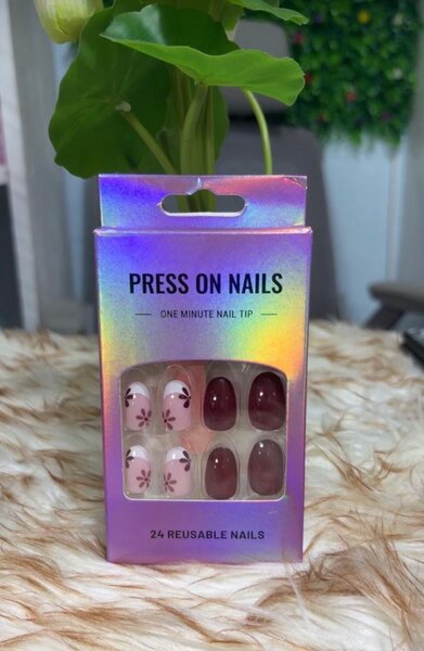 Faux ongles pressés réutilisables